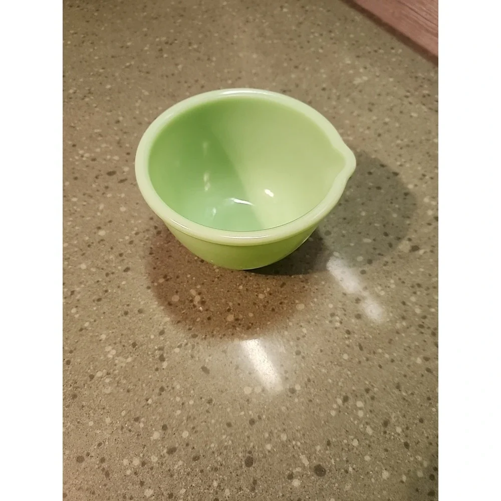 VTG Uranium Jadeite Sunbeam Mixing Bowl , Small